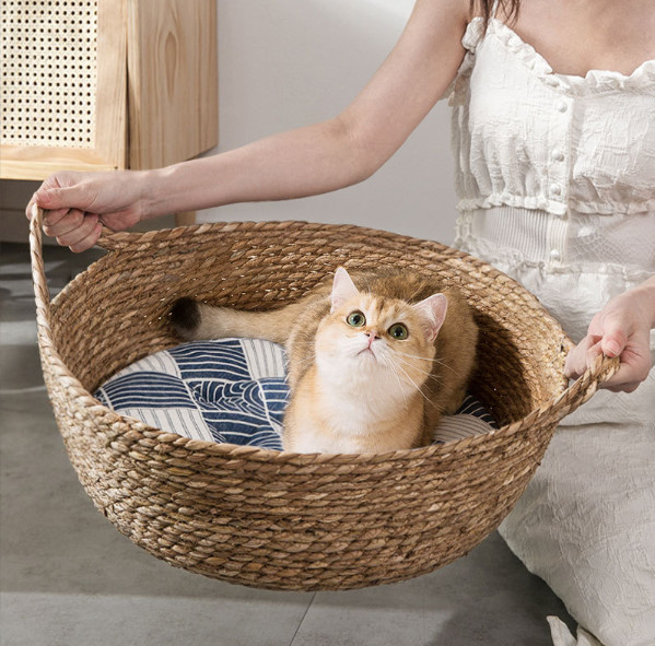 Natural Handmade Braided Cattail Bamboo Cat Bed With Soft Cushion